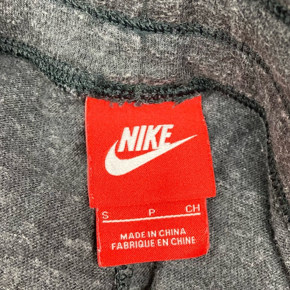 Bundle girls Nike Sz small, 1 capri and 2 pairs of pants. - Picture 10 of 11